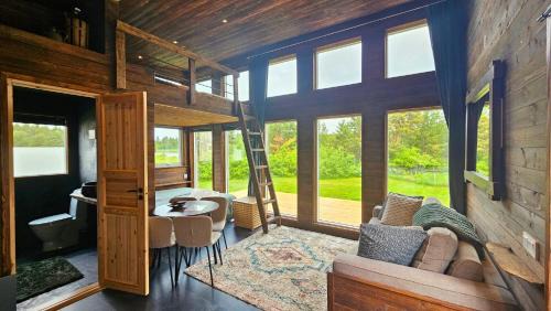 Jukkasjarvi Villa | Reindeer Riverfront Aurora lodge