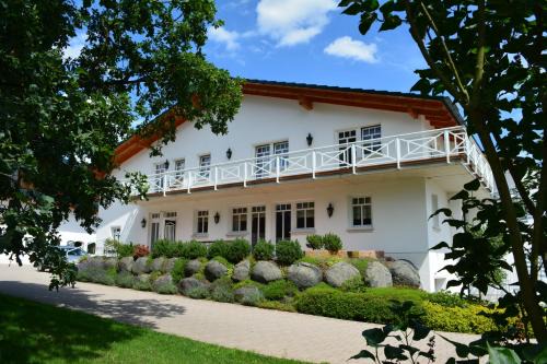 Haiger House | Reiterhof und Pension Eichenhof