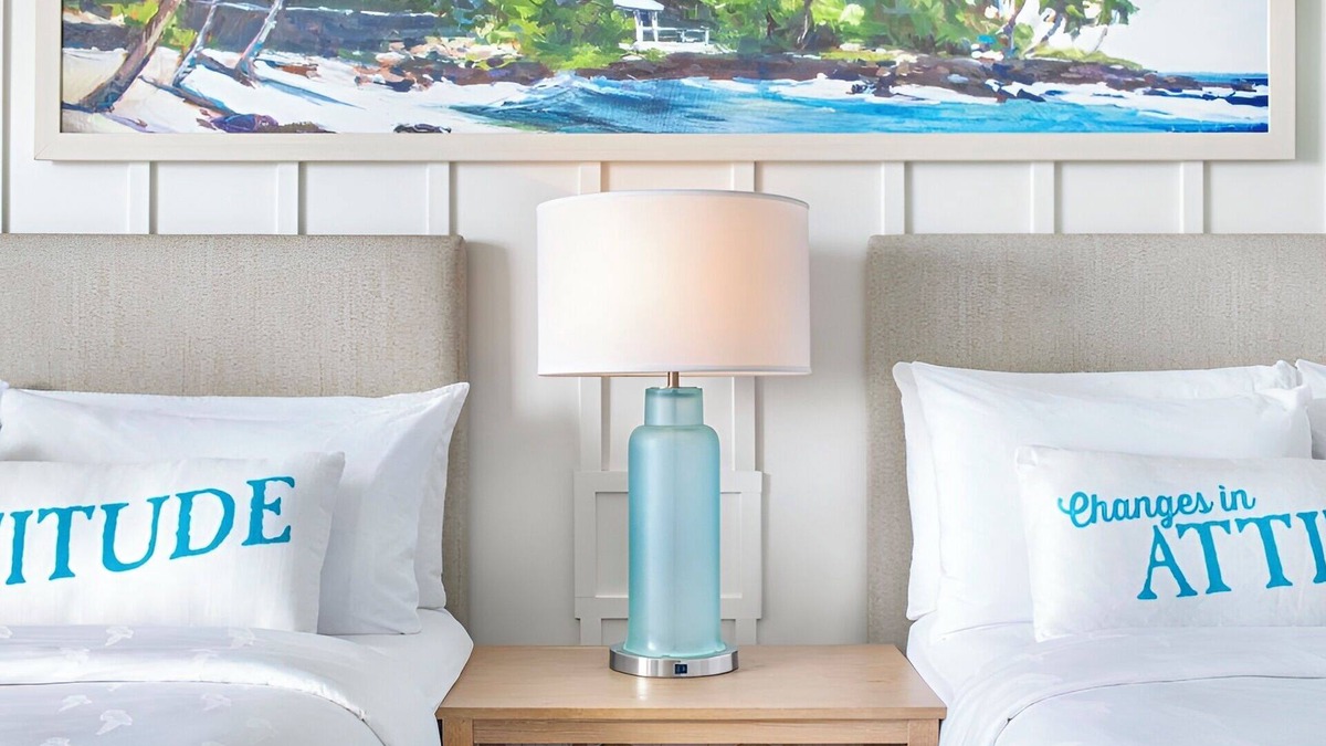 I-435 West KC-KS Hotel | Rejuvenate in a Relaxed Room Close to Wyandotte County Lake and Legends Outlets