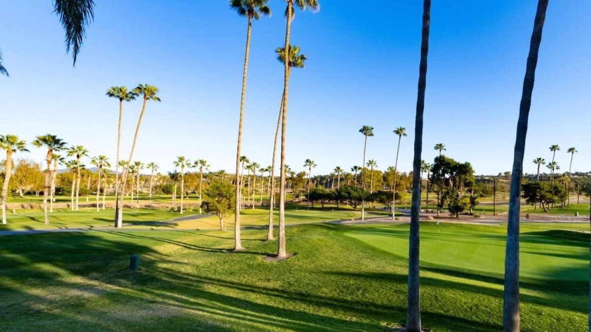 Rancho Santa Fe Hotel | Rejuvenate in Luxury Suite w/Golf Views in Rancho Santa Fe l Onsite Pool & Spa