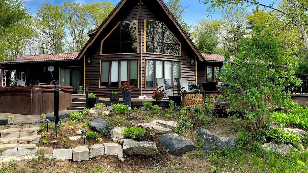 Bala Bed & Breakfast | Rekindle your life, Lake, Hot Tub, Nature, Fresh Air and Champagne.