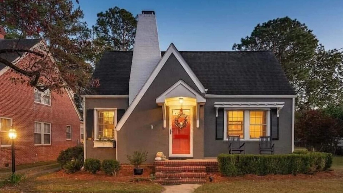 Snow Hill House | Relax after a family or sporting event, enjoying the backyard or the fireplace.