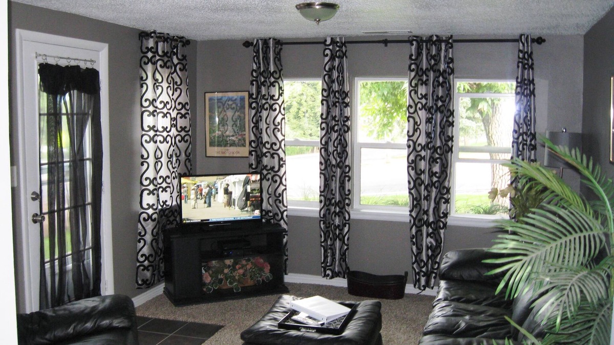 Colorado Springs House | Relax and Be Our Guest In Historic Old Colorado City.