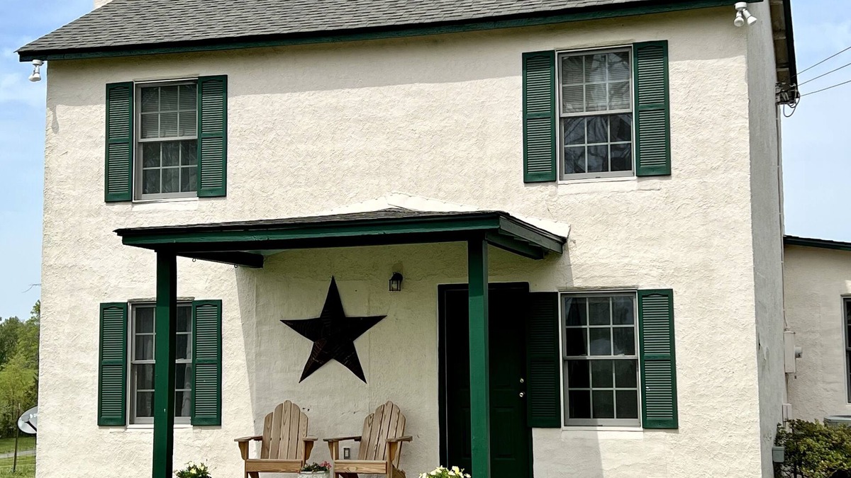 Culpeper House | Relax and enjoy a quiet, country get-away at Lucky Star Farm!