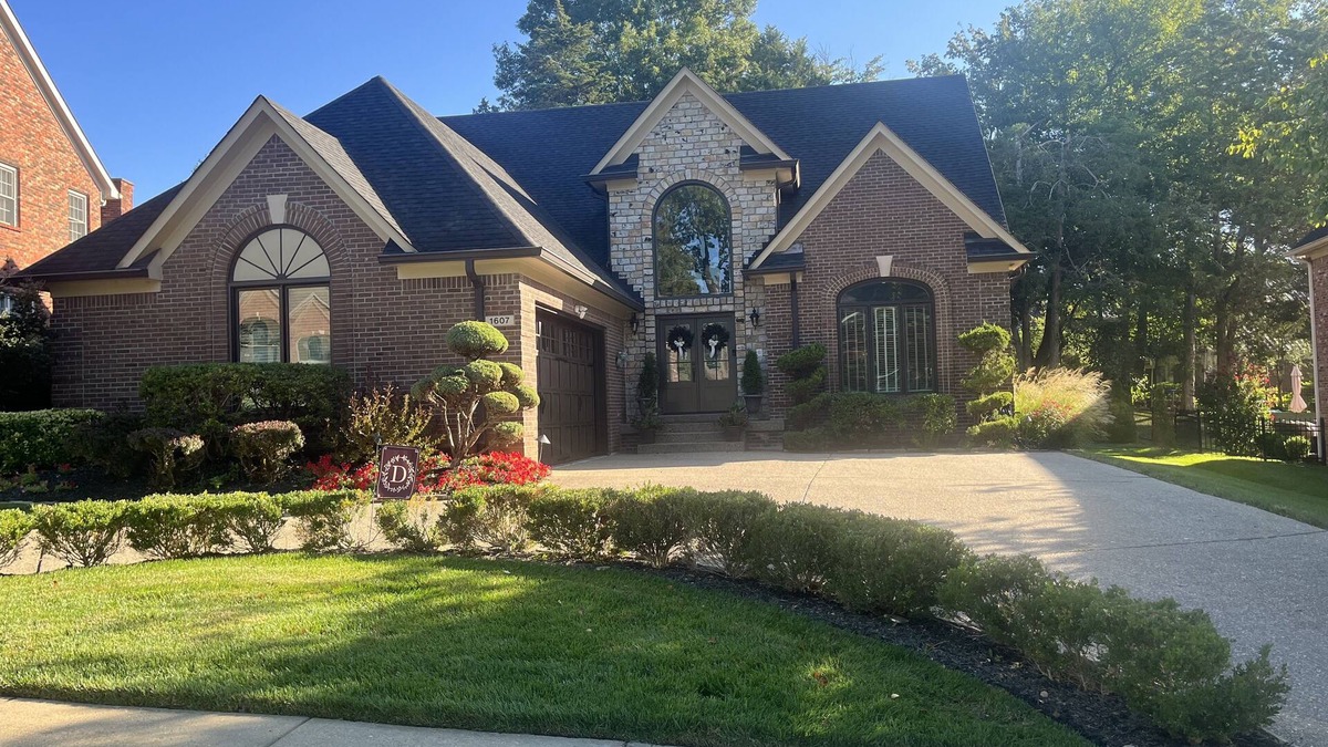 Lake Forest House | Relax and enjoy Golden Retreat while in town for the Kentucky Derby Festivities.