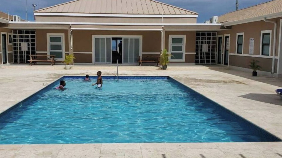 Lucea House | Relax and enjoy our wonderful spacious accommodation