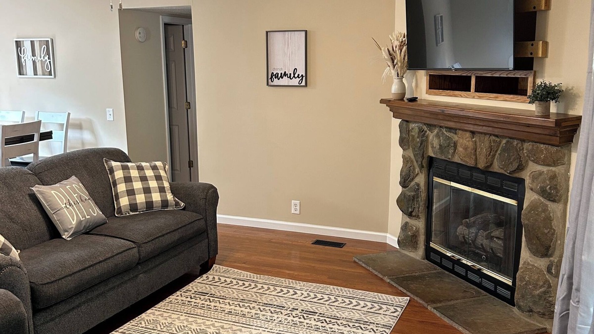 Jonesville House | Relax and enjoy peace and tranquility in the beautiful countryside