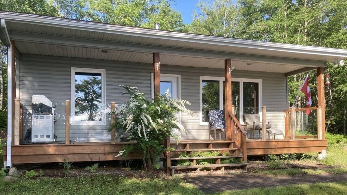 Barss Corner Cottage | Relax and enjoy the view at the Daquiri Lane Lake House