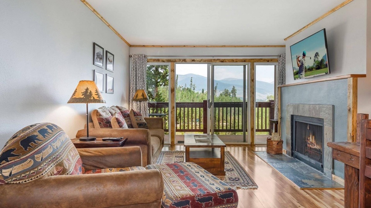 Wildernest Condo | Relax and Enjoy Views of the Continental Divide, Mountains, and Lake. Central to 7 Major Ski Areas!