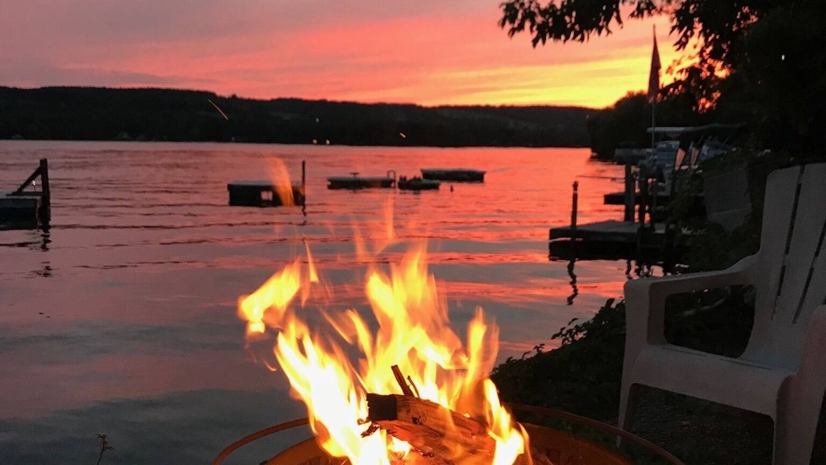Bradford Cottage | Relax and Enjoy your time at the Lake