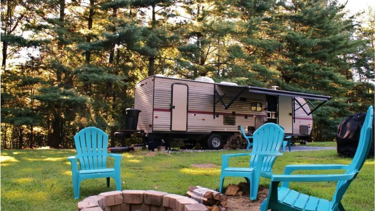Creola RV Rental | Relax and get in touch with nature with all the comforts of home at Nini's place