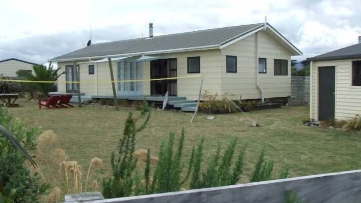 Te Horo Beach House | Relax and have fun close to the beach.