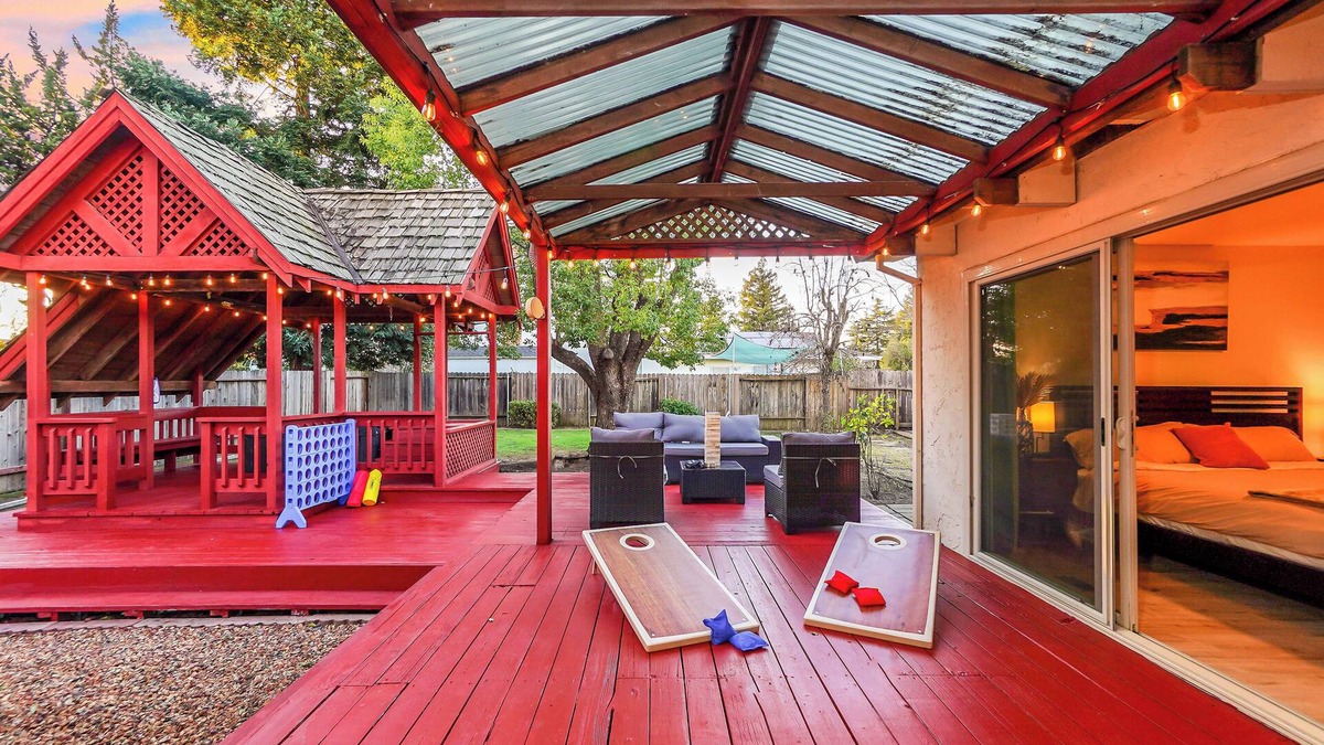 Fairfield House | Relax and Play! near Napa, SF 4 Bedrooms Sleep10 + Hot tub, Fire pit & GameRoom