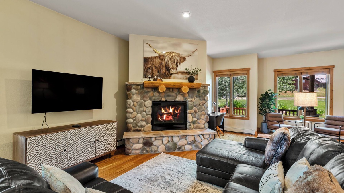 Steamboat Springs House | Relax and Recharge at The Retreat at The Enclave – Mountain Views, Hot Tub, and