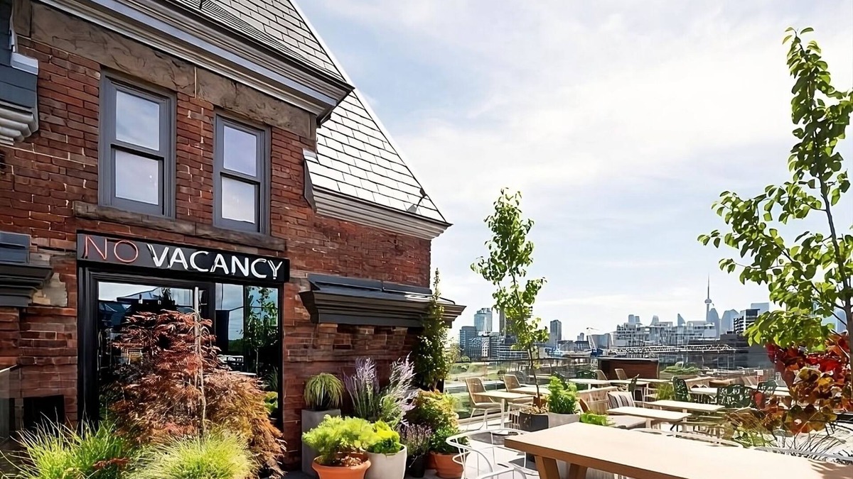 Riverside Hotel | Relax and Recharge! Boutique Property Near Distillery District and Greektown