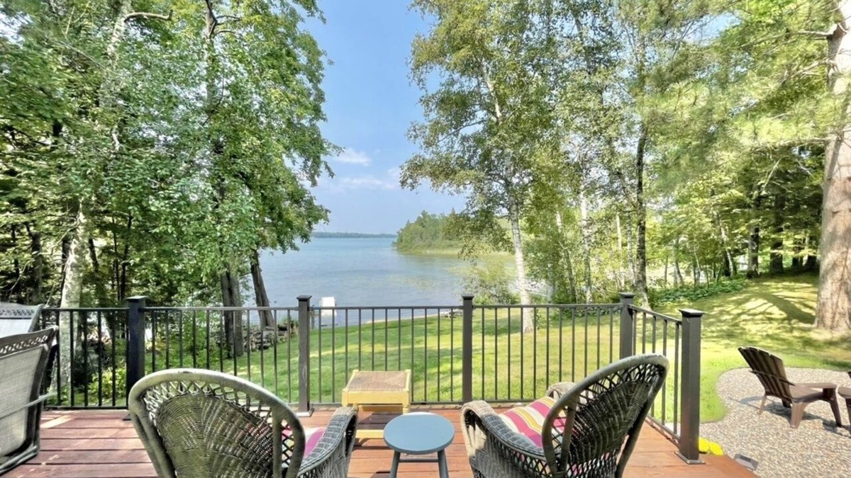 Deer River Cabin | Relax and recharge! Cabin on a tranquil bay on Deer Lake is a perfect get away!