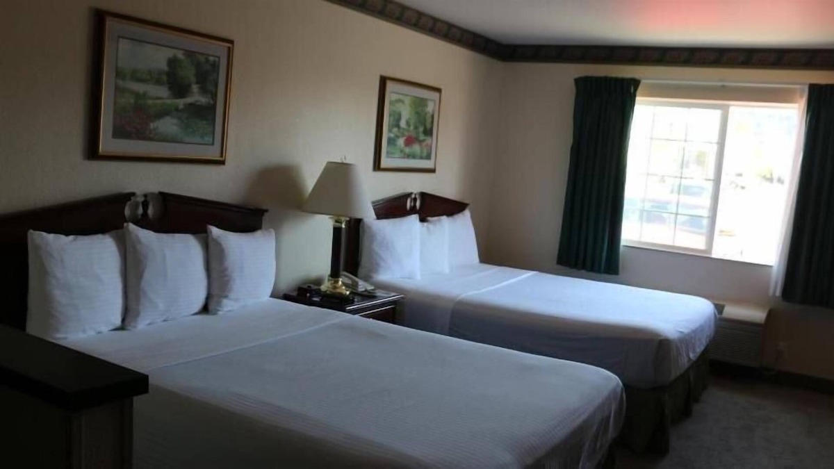 Kelso House | Relax and Recharge in GuestHouse Kelso Longview! Free Parking, Pets Allowed