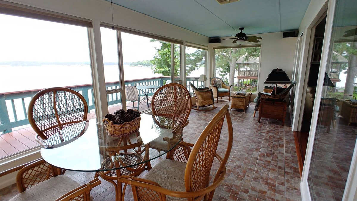 Livingston House | Relax and Reconnect at Heron's Nest
