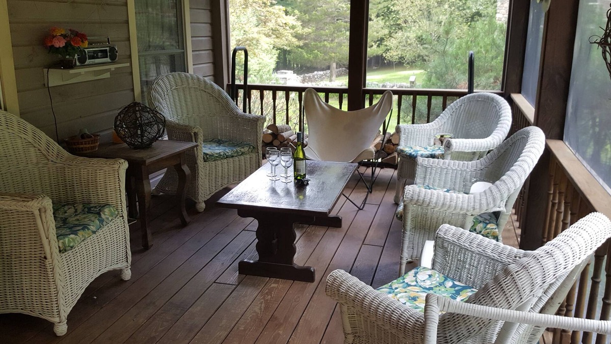 Huletts Landing House | Relax and unwind - 4 bedrooms, 2 full baths, screened in porch & yard for kids.
