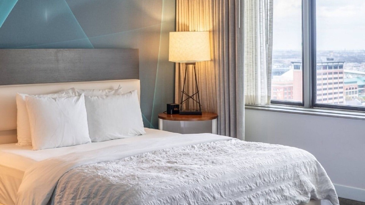 Downtown Houston Hotel | Relax and Unwind! 2 Pet-friendly Units, Near Houston Arboretum and Nature Center