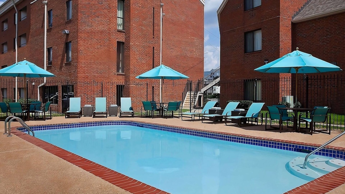 White Station House | Relax and Unwind! 3 Units w/ Parking, Pets Allowed, Near Fire Museum of Memphis!