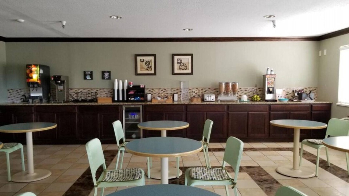 Castle Rock House | Relax and Unwind! 3 Affordable Units, Free Breakfast, Near Castle Rock Outlet Mall