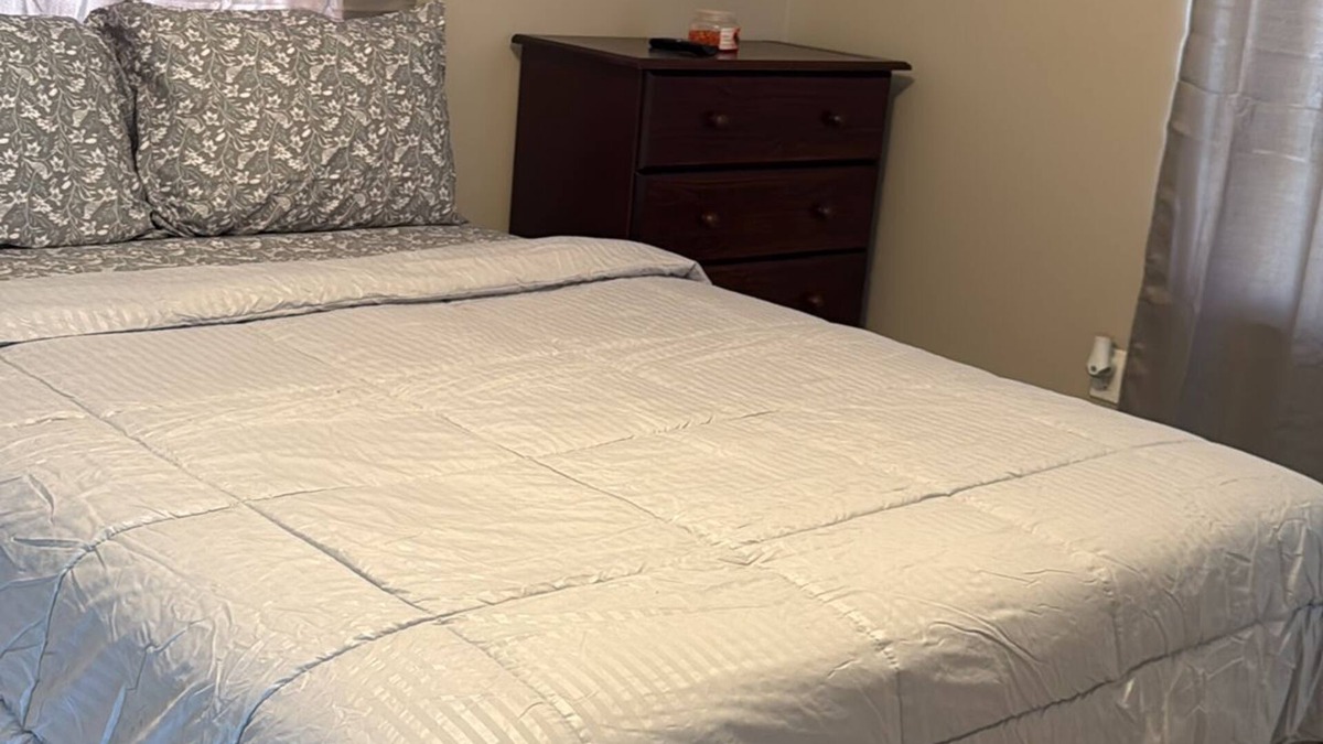 Bodden Town Apartment | Relax and Unwind at our cozy 1-bedroom Apt, within 5 mins away from the beach