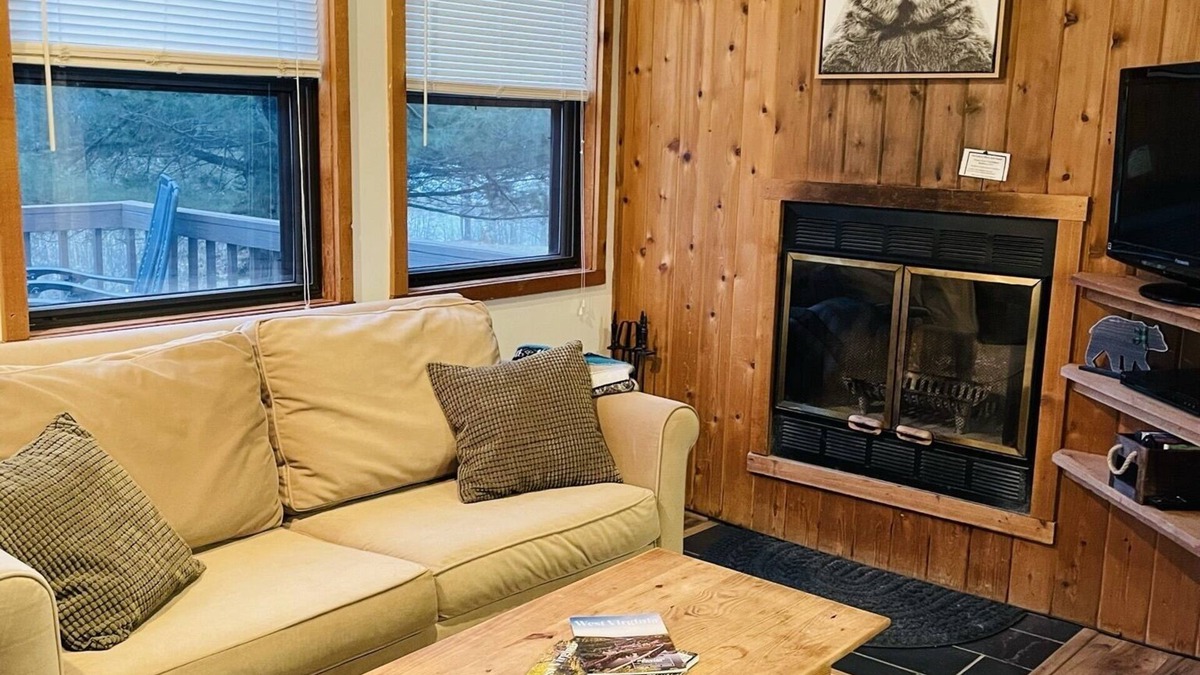 Davis Cabin | Relax and Unwind at the Bear Stroll Bungalow