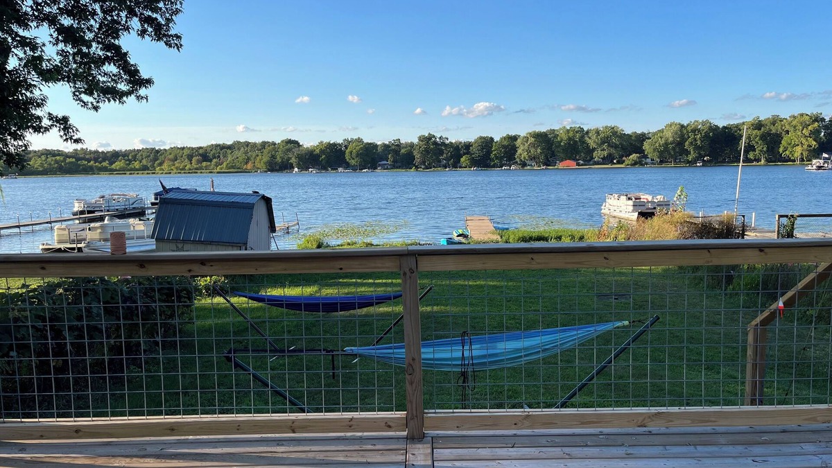 Elkhart Cabin | Relax and unwind at the Cozy Cabin on Heaton Lake.