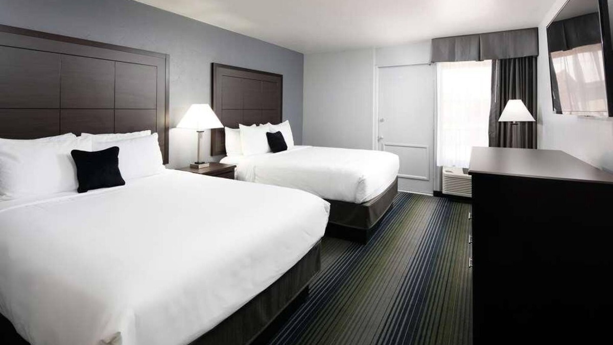 Downtown Tucson Hotel | Relax and Unwind in Downtown Tucson! 4 Kid-friendly Rooms! Outdoor Pool Onsite!