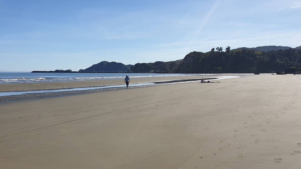 Pohara House | Relax and unwind in the heart of Pohara with the golden sands on your doorstep