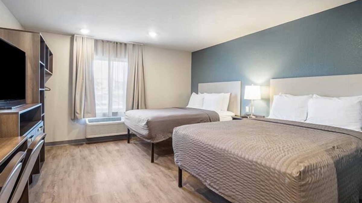 Bellflower Hotel | Relax and Unwind in Bellflower! 2 Modern Units, Full Kitchen, Pet-friendly!