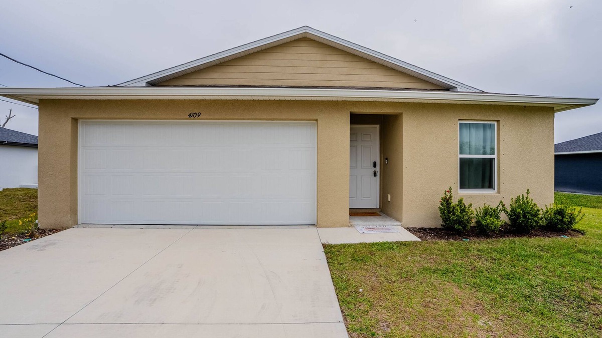 Jacarandas House | Relax and unwind in sunny Cape Coral!