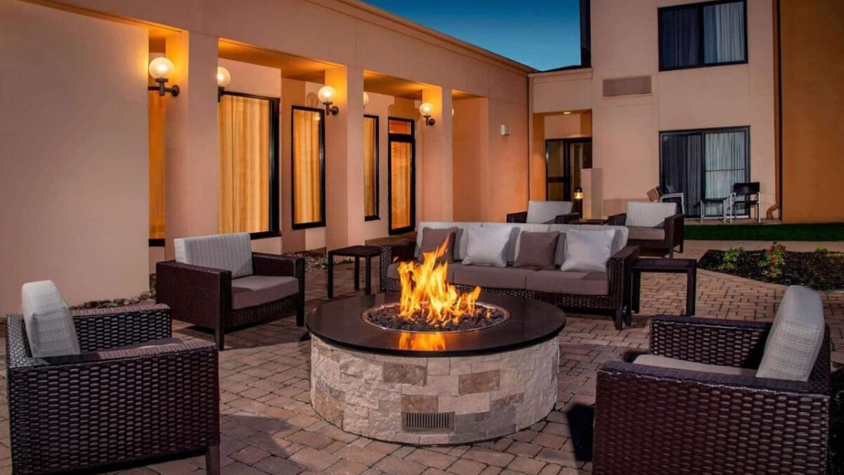Newark Hotel | Relax and Unwind! Pet-Friendly Property, Onsite Pool, Free Parking