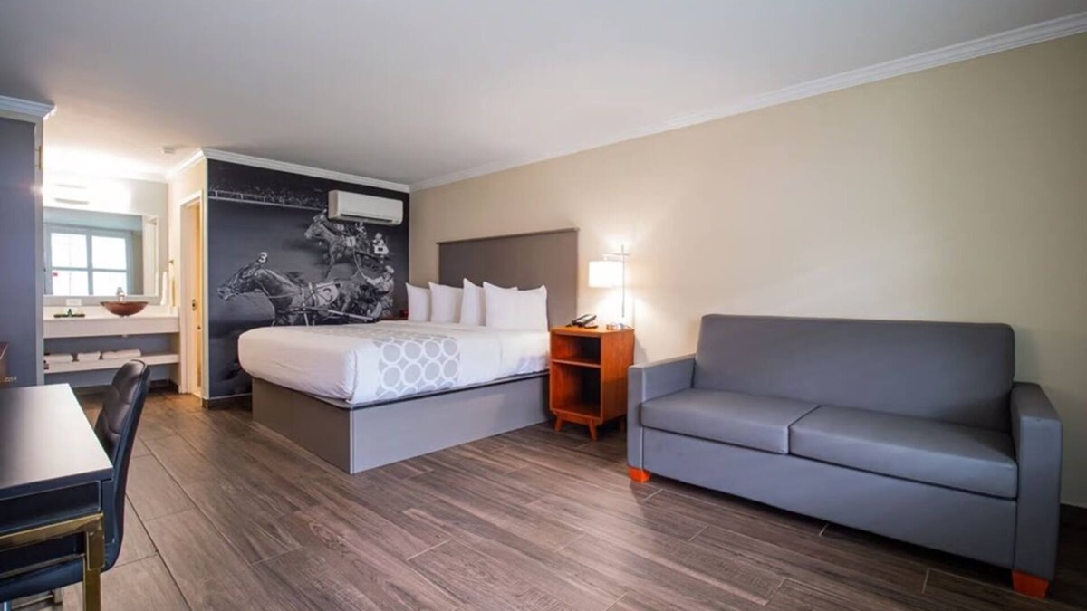 Ocala Apartment | Relax and Unwind! Pet-Friendly Property, Onsite Pool, Free Breakfast