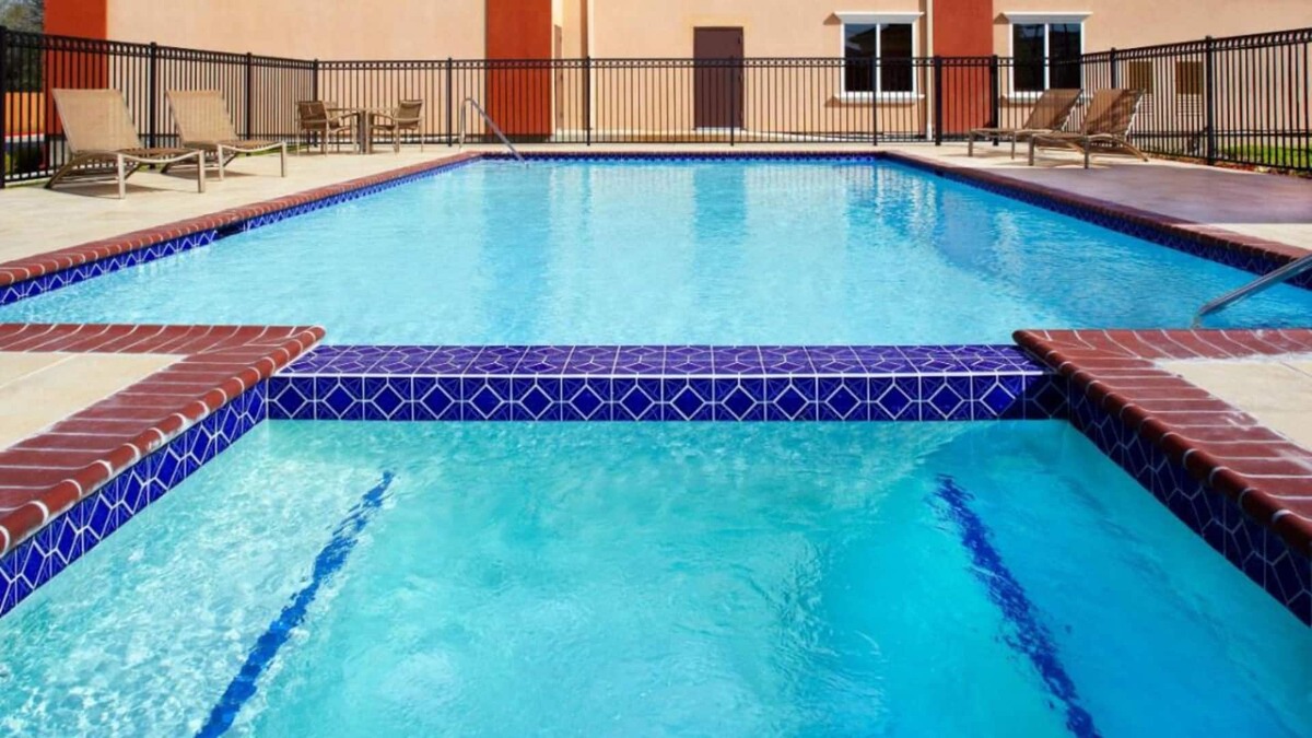 Southeast Houston House | Relax and Unwind! Swimming Pool, 4 Family-Friendly Units, FREE Parking