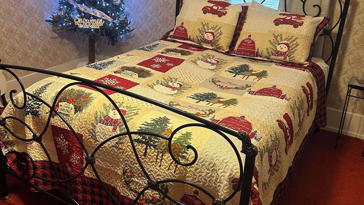 Point Pleasant House | Relax and unwind in our home! Enjoy an elevated experience in the Snowman Room!