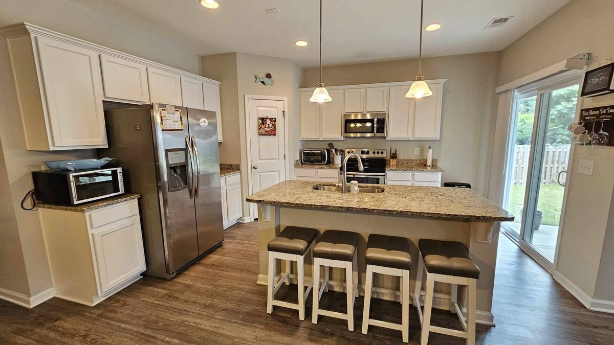 West Columbia House | Relax and Unwind in this Fully Furnished 3-Bedroom Gem in West Columbia