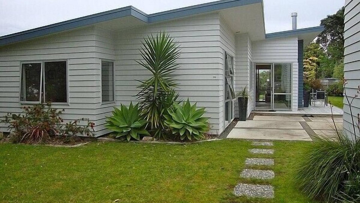 Hahei Cottage | Relax at Cooks - Cooks Beach Holiday Home