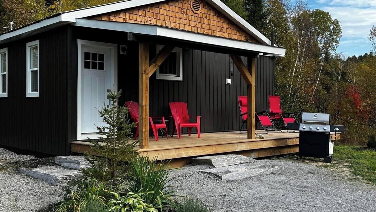 Kearney Cottage | Relax at Cozy Cabin near Algonquin, 2 Bedroom, WIFI, large yard w/firepit