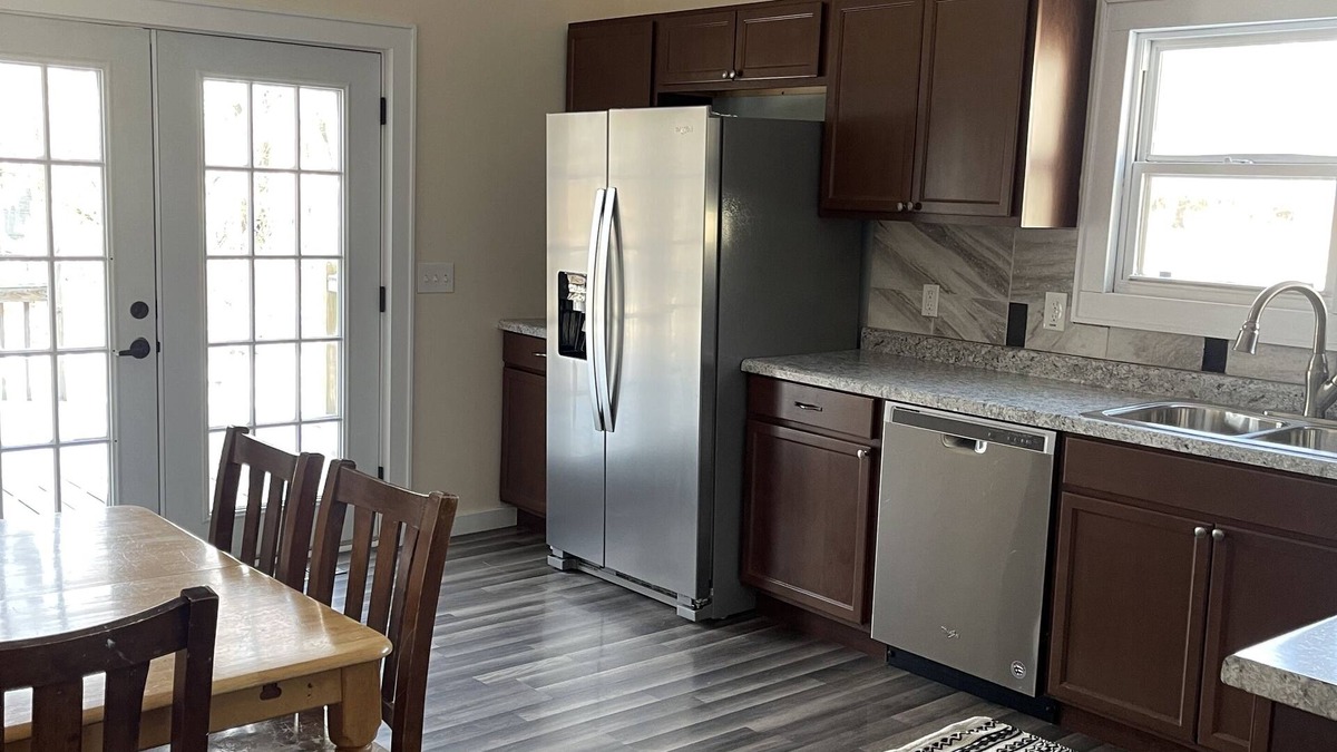 Bettendorf Cottage | Relax at Cozy Oaks Cottage