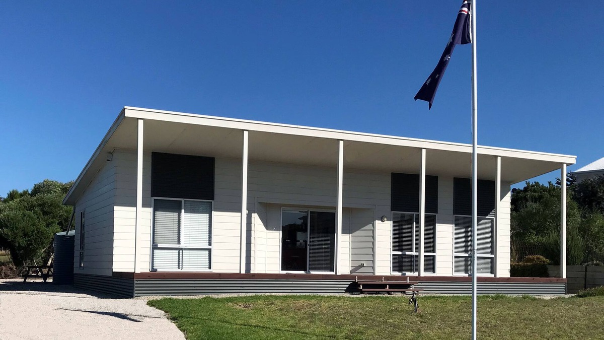 Alexandrina House | Relax at "Kangaroo Pause" @ Clayton Bay