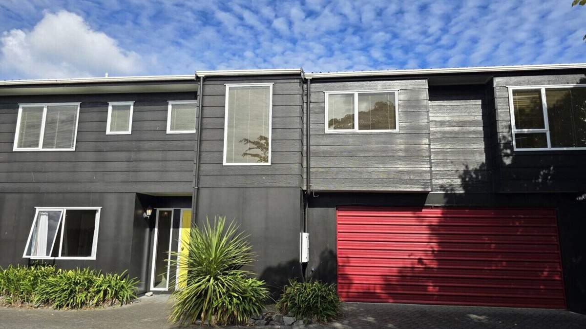 Wharewaka House | Relax at Logan - Great location & Wi-Fi
