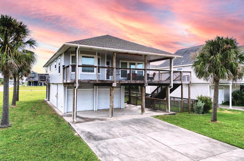 Pirates Beach House | Relax at our Beach Haven - Pet Friendly