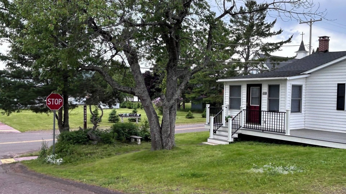 Eagle Harbor Cottage | Relax at our Cozy Cottage in the heart of Eagle Harbor