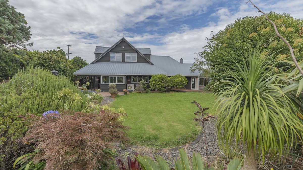 The Gardens House | Relax at Redoubt - Auckland Holiday Home