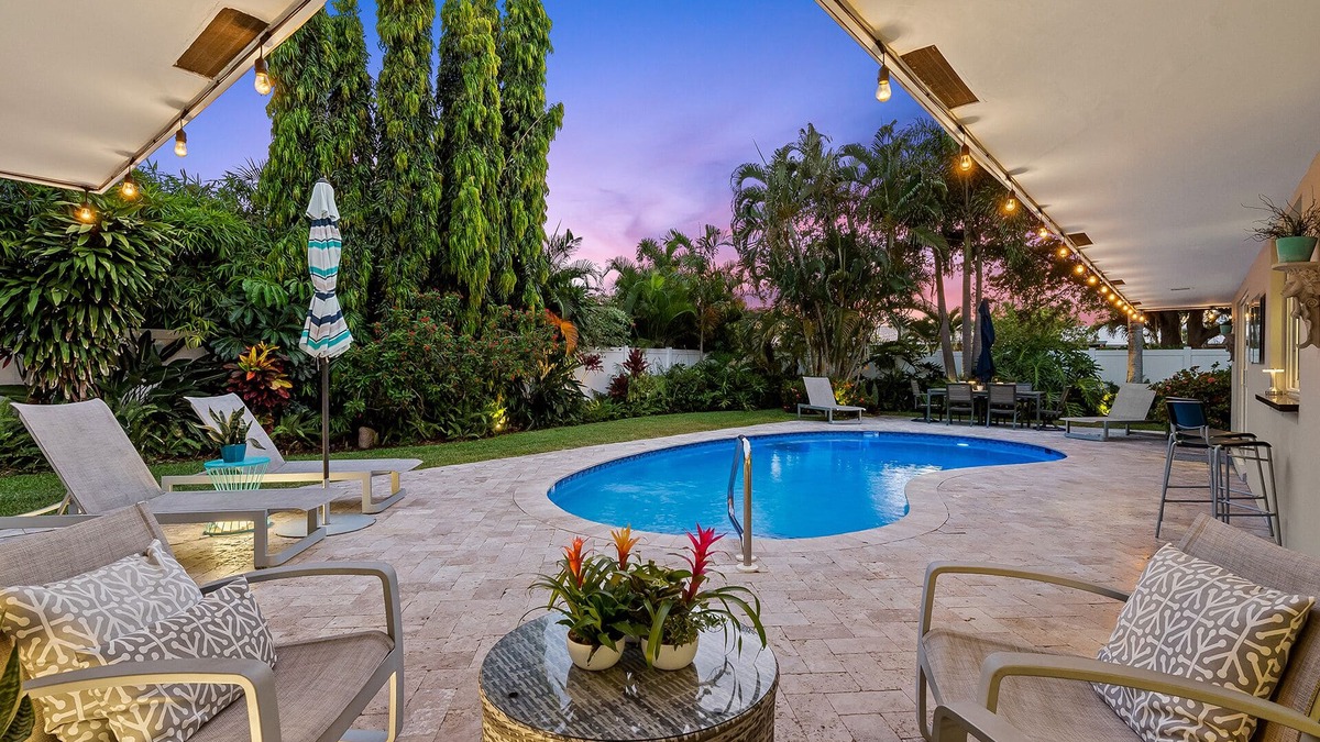 Imperial Point House | RELAX AT SERENITY PLACE, A STUNNING MODERN & CONTEMPORARY HEATED POOL HOME!