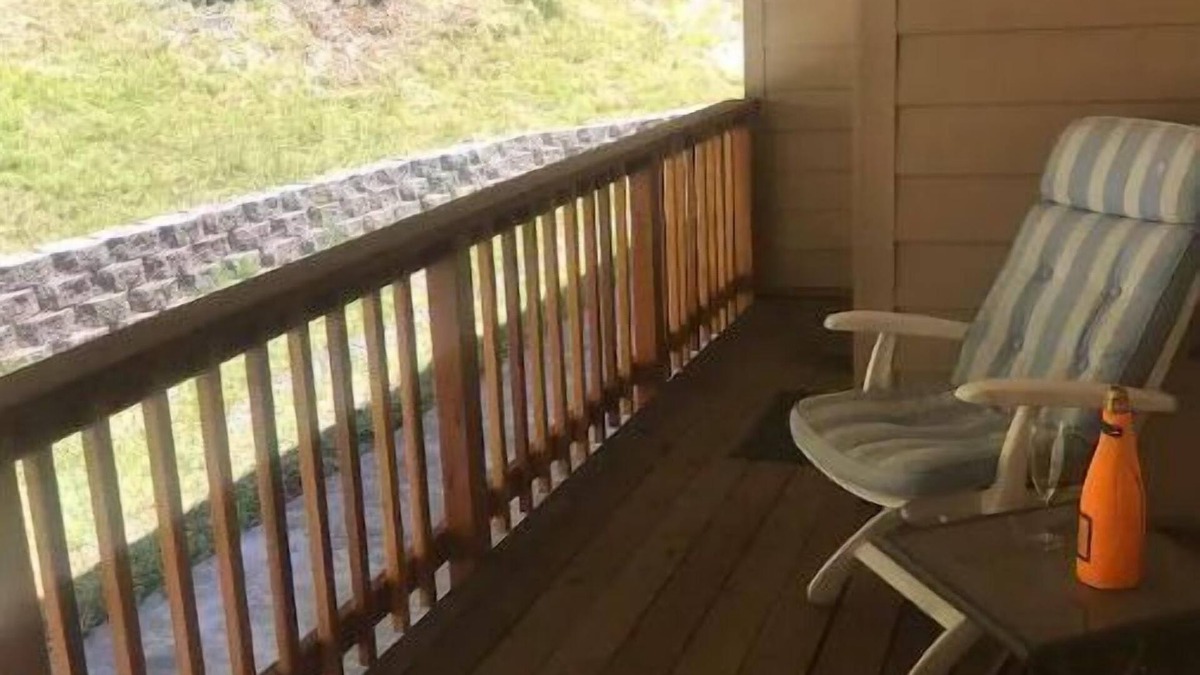 Timber Cove House | Relax at "The Fort"