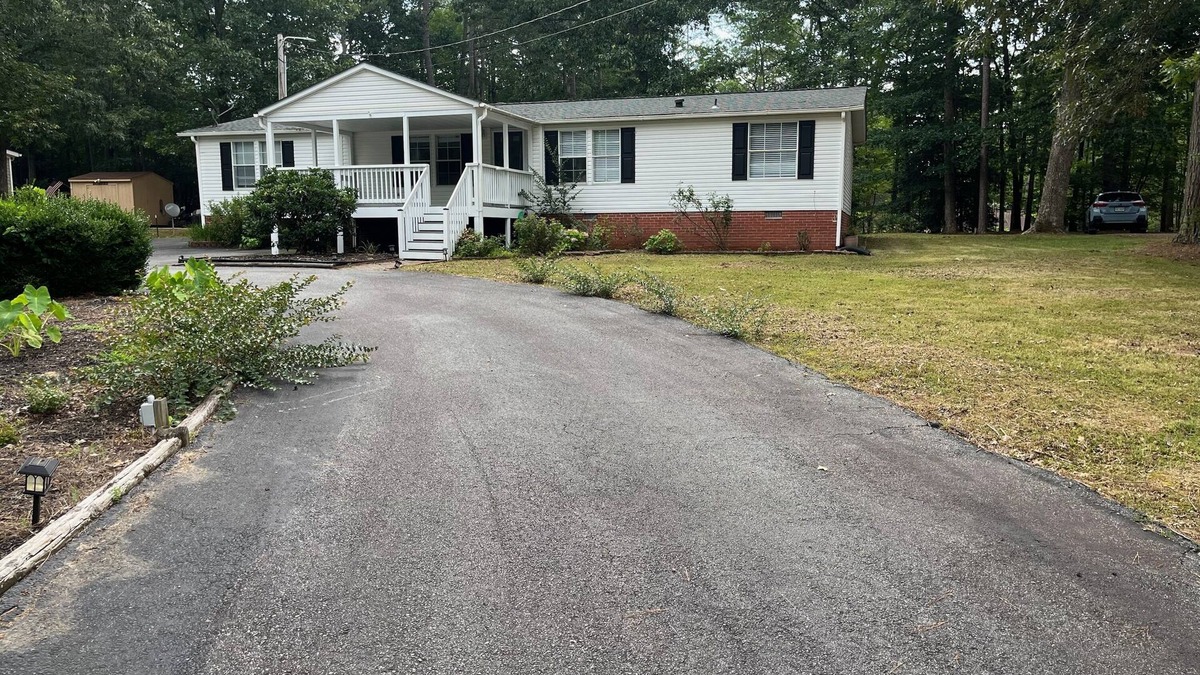 Bracey House | Relax at this Golf Community House with nearby water access!