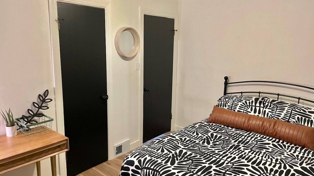 Pekin Apartment | Relax at this peaceful unit.